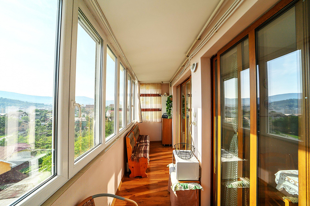 0% comision Apartament 5 camere, living, 2 bai, ideal pentru o familie numeroasa