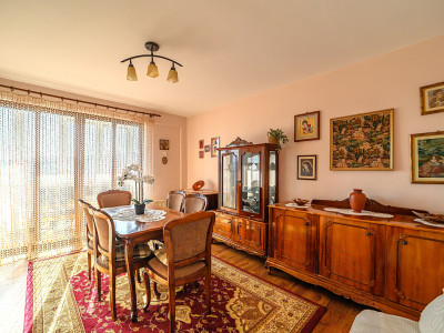 0% comision Apartament 5 camere, living, 2 bai, ideal pentru o familie numeroasa